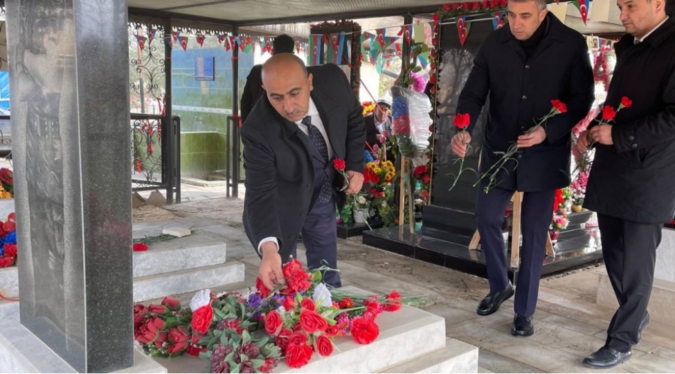 yap-salyan-rayon-teshkilatinin-sedri-ve-partiya-feallari-arbatan-kendinde-shehidler-xiyabanini-ziyaret-edibler-foto