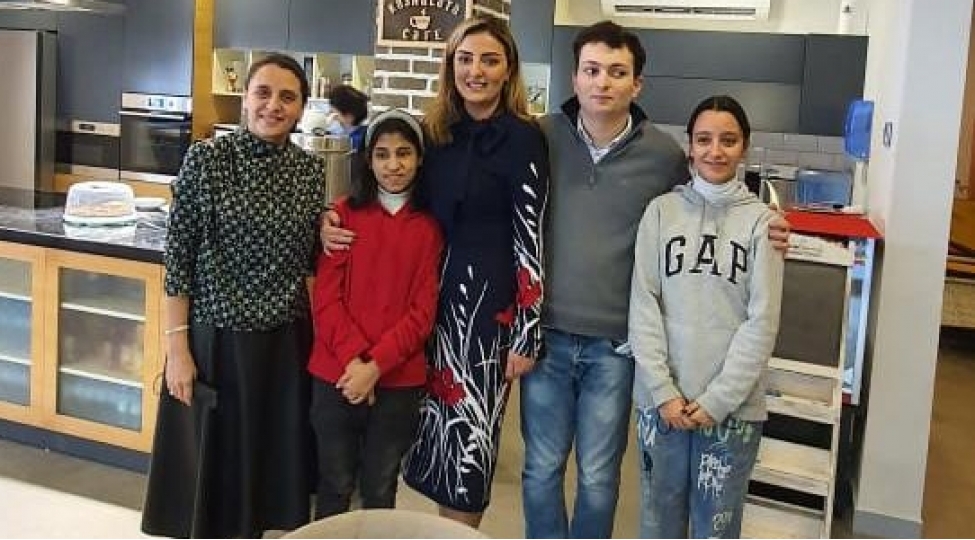 konul-nurullayeva-autizm-merkezine-bash-chekib-foto