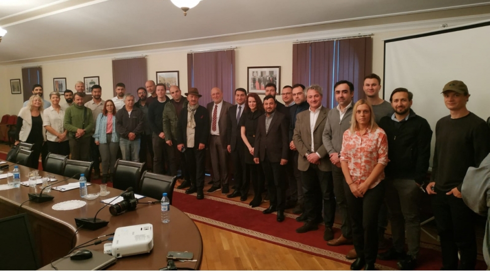 hikmet-haciyev-azad-edilen-erazilere-sefer-etmish-xarici-seyyahlarla-gorushub-foto