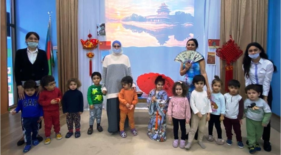 adu-nun-konfutsi-institutu-ushaqlar-uchun-maariflendirici-eylenceli-tedbir-kechirib