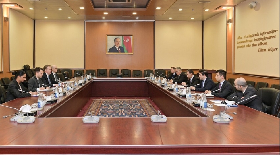 reshad-nebiyev-dunya-iqtisadi-forumunun-prezidenti-ile-gorushub