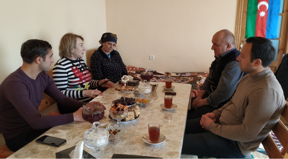 aqiye-naxchivanli-shehid-aileleri-ile-gorushub
