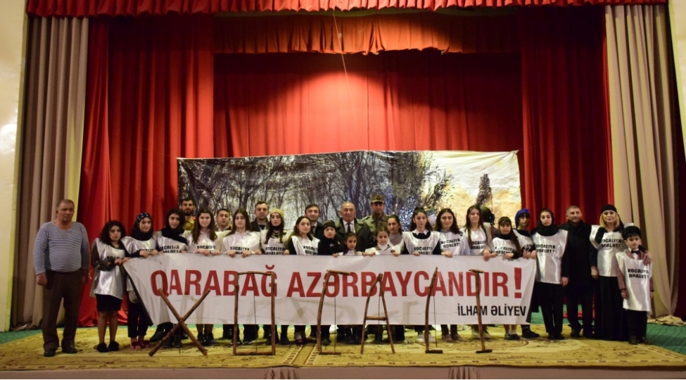ogurlanmish-taleler-tamashasi-bilesuvarda-sehneleshdirilib-foto