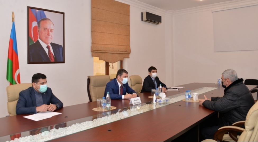 mezahir-efendiyev-sechicileri-qebul-edib-foto