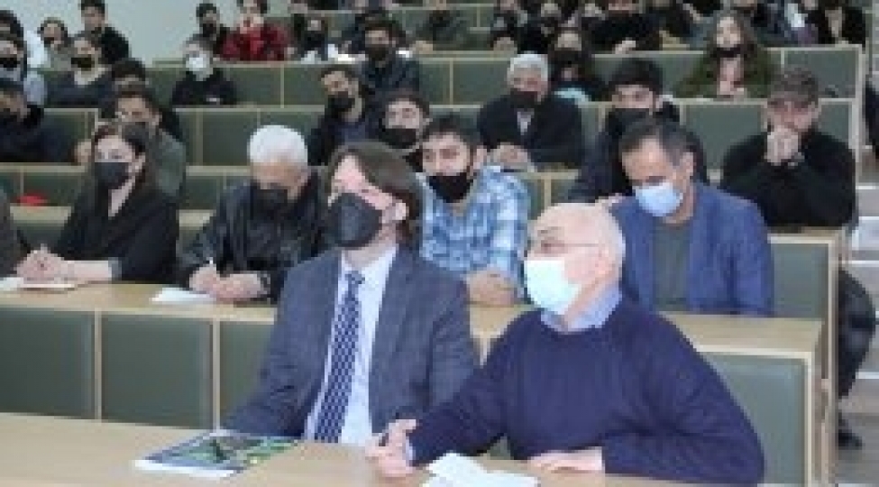 aqrar-universitetde-agrotech-hackathon-ve-agrotech-workshop-kechirilir-foto