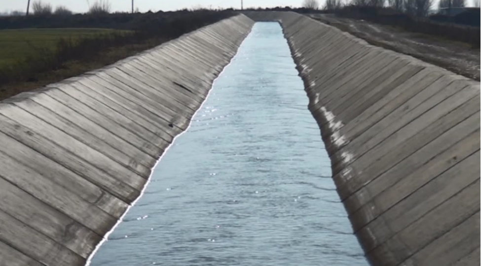 agsuda-250-metr-beton-bend-tikilib-1100-metr-kanal-beton-uzluye-alinib