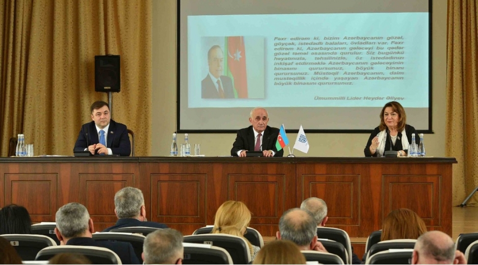 deputatlar-sumqayitda-telebelerlegorushubler-foto