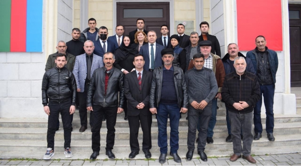 milli-meclisin-komite-sedri-shehid-aileleri-ile-gorushub-foto