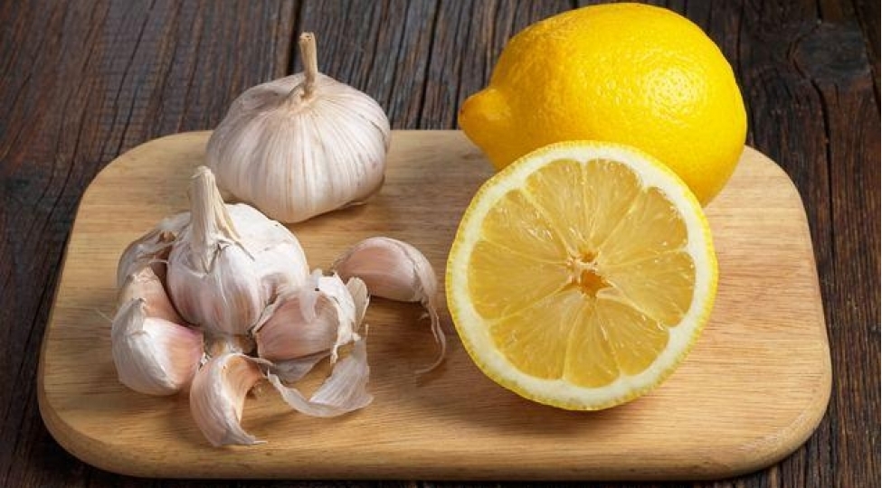 sarimsagi-limon-suyuna-qatib-ichseniz-foto