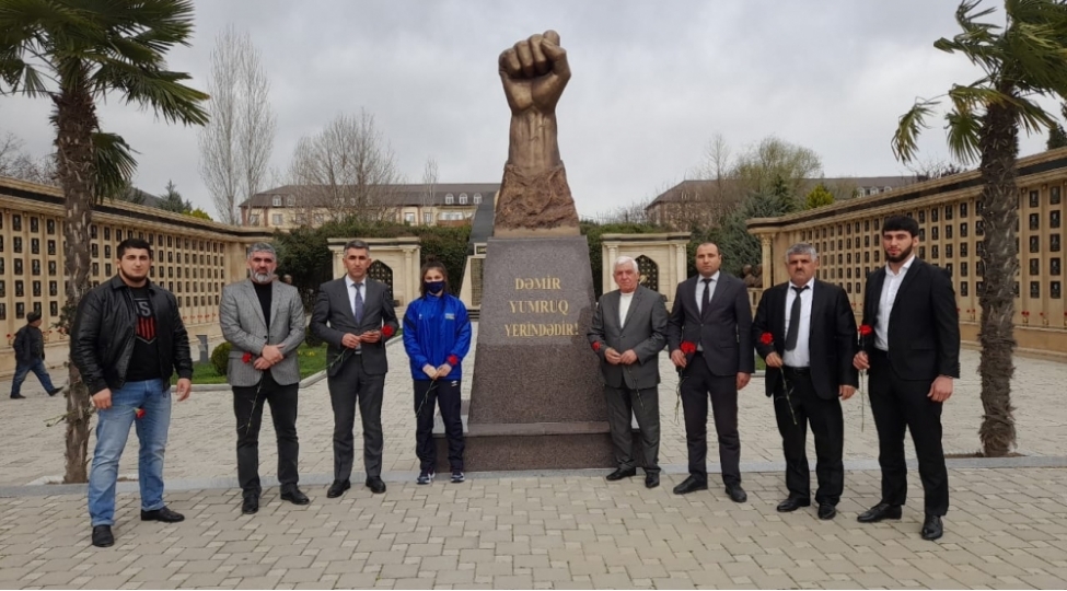 masallida-chempionumuz-layihesi-cherchivesinde-idmanchilarla-gorush-foto