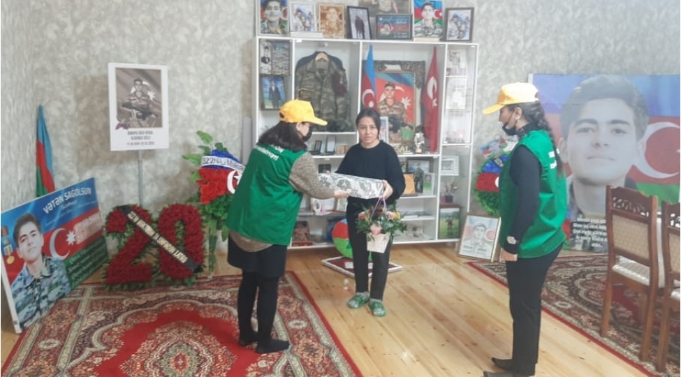 xezer-rayonunda-shehid-aileleri-ziyaret-olunub-foto
