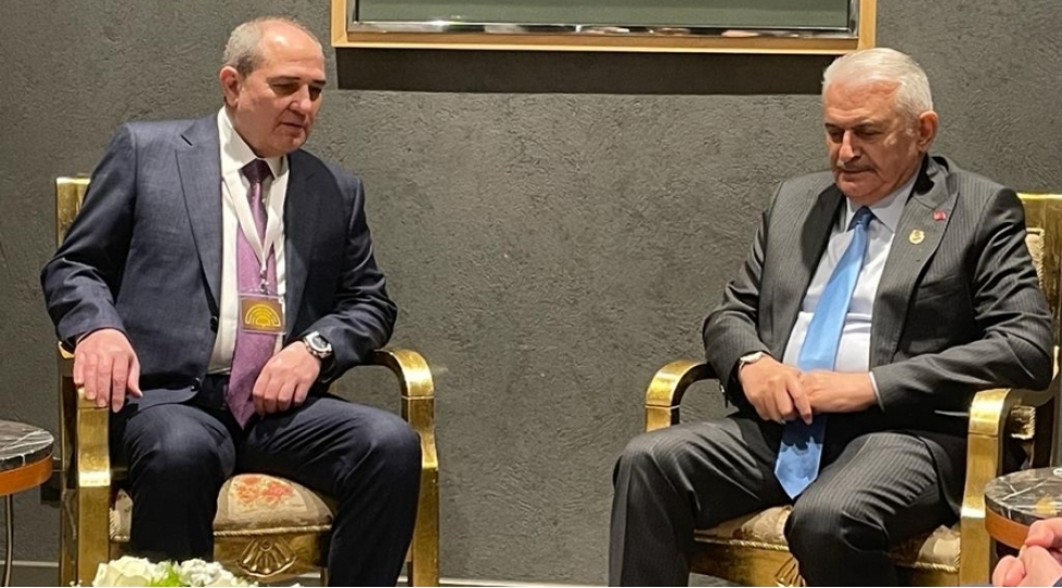 antalya-diplomatiya-forumu-cherchivesinde-yap-ile-ak-parti-arasinda-emekdashligin-perspektivleri-muzakire-olunub-foto