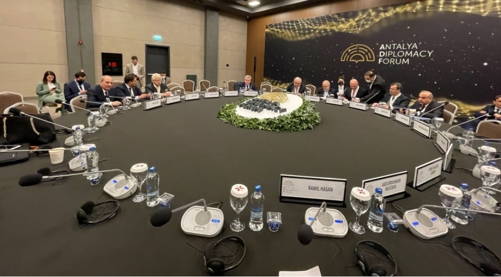 olkemizparlament-diplomatiyasi-movzusunda-kechirilen-deyirmi-masada-genish-terkibde-temsil-olunub
