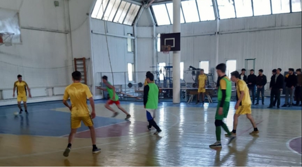 mingechevirde-telebeler-minifutbol-yarishlarinda-quvvelerini-sinayiblar