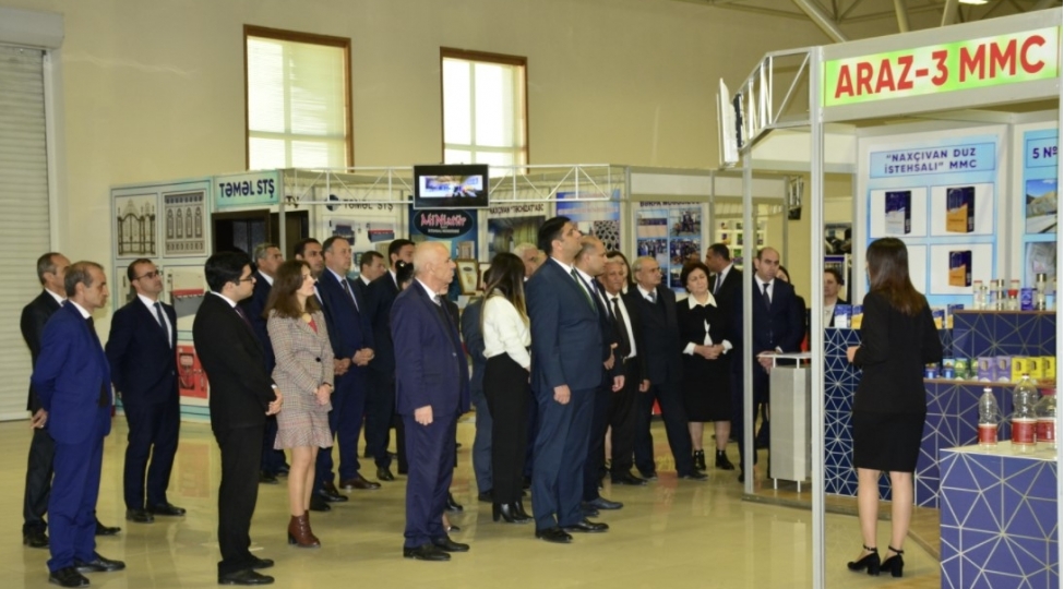 ndu-nun-kollektivi-muzey-gunleri-cherchivesinde-naxchivan-biznes-merkezinde-olub-foto