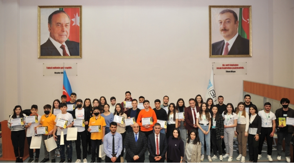 bmu-da-dunya-pi-gunune-hesr-olunmush-mentiq-yarishmasi-kechirilib