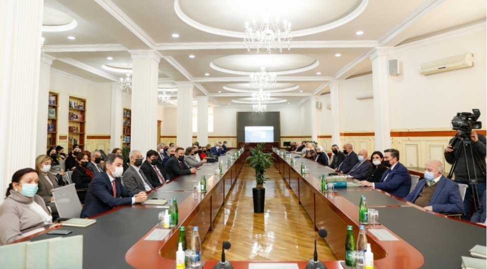 bdu-da-veten-dili-dersliyinin-muzakiresi-kechirilib-foto