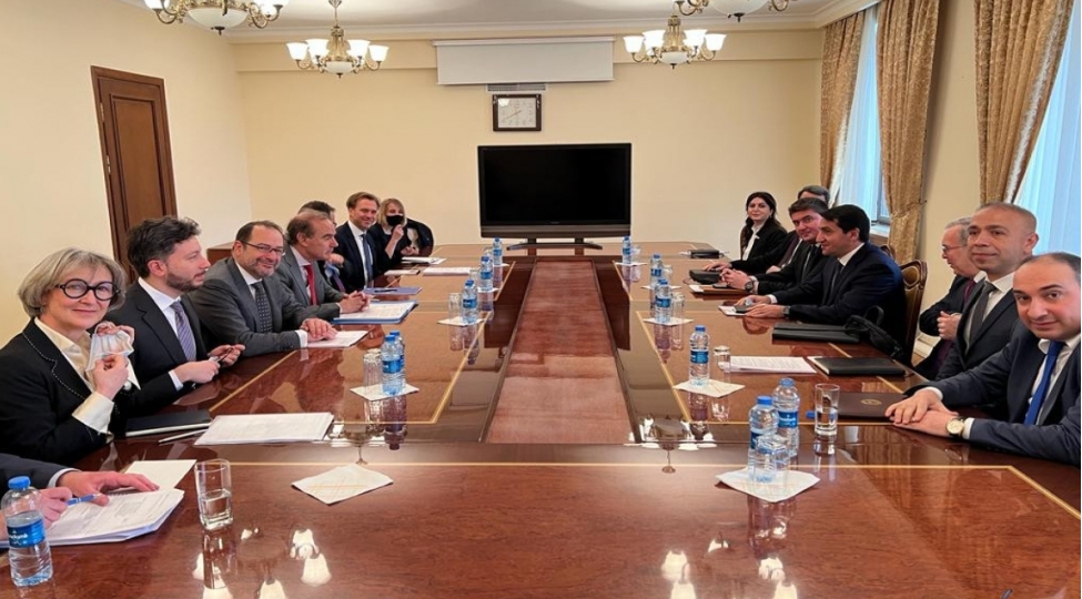 azerbaycan-ve-ai-arasinda-novbeti-tehlukesizlik-dialoqu-kechirilib-foto