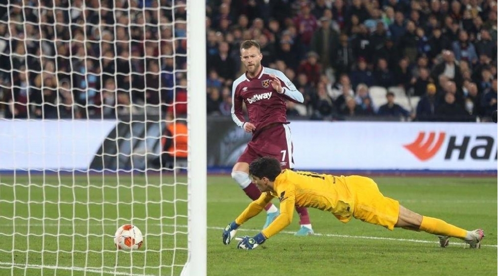 avroliqada-ukraynali-futbolchudan-tesirli-hereket-foto