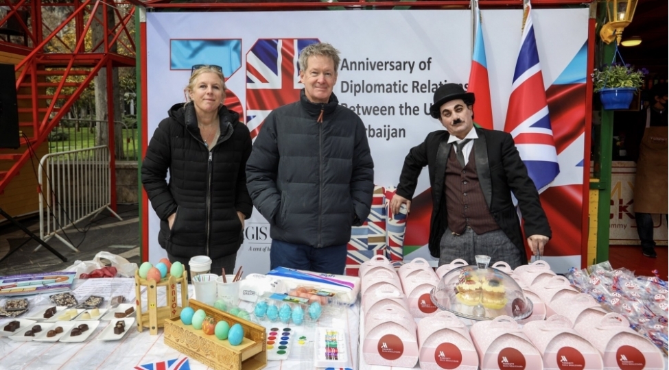 britaniya-sefirliyi-bakida-xeyriyye-yarmarkasinda-temsil-olunub