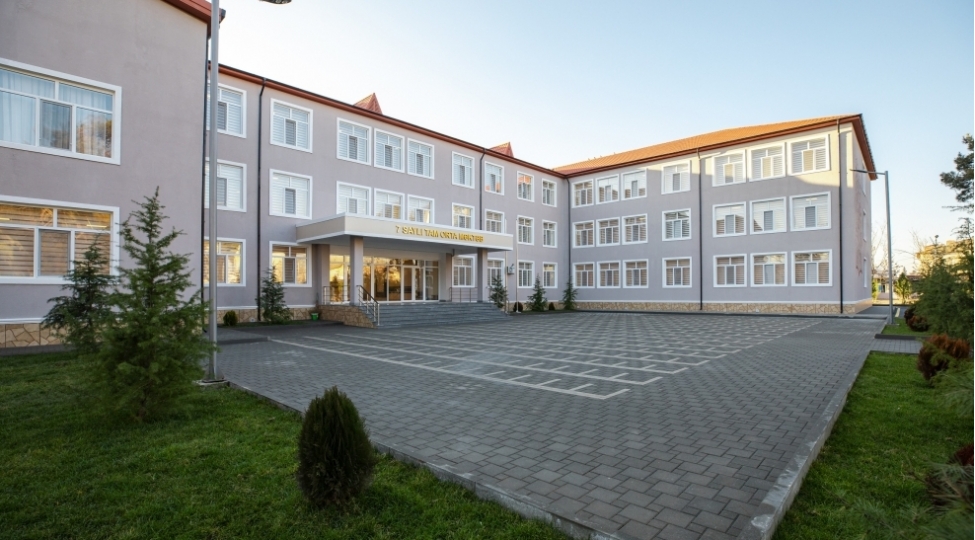 imishlide-heyder-eliyev-fondunun-desteyi-ile-insha-edilen-mekteb-ve-bagcha-binasi-istifadeye-verilib-foto