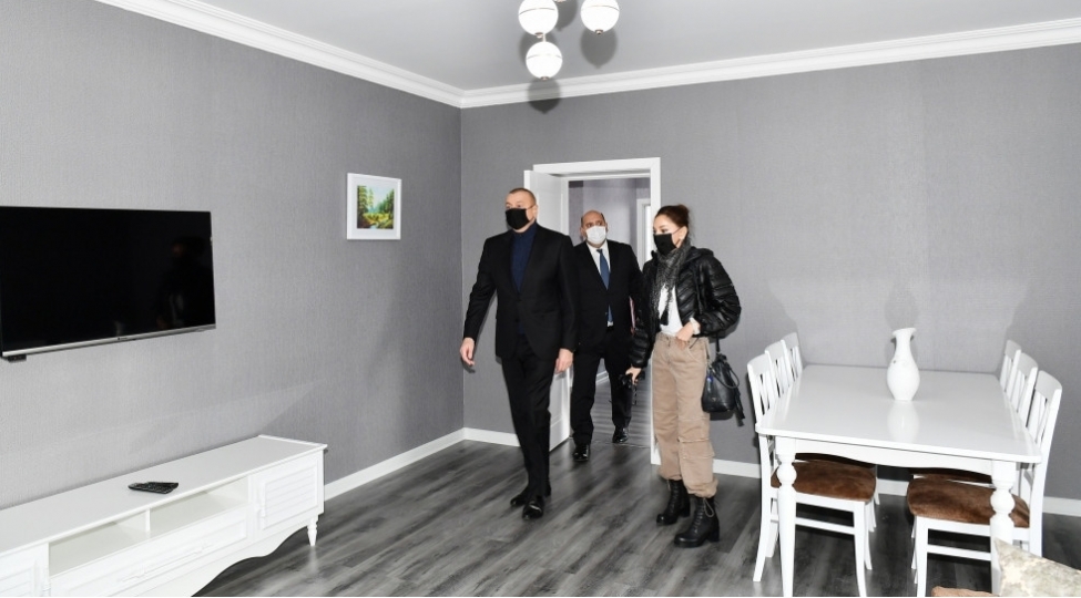 prezident-ve-birinci-xanim-suqovushanda-temir-berpa-ishleri-ile-tanish-olublar-foto