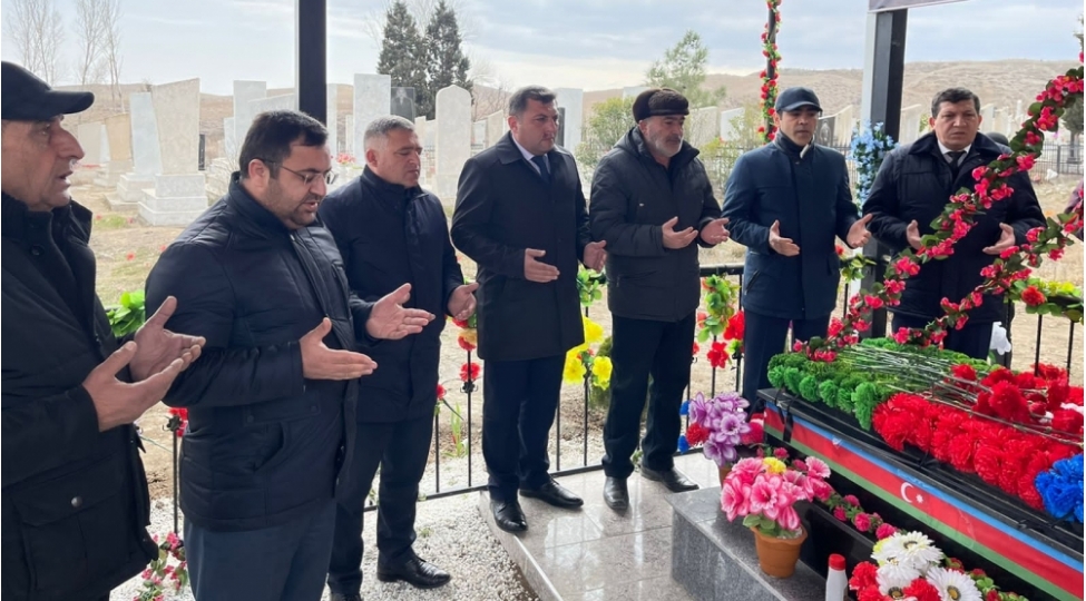 deputat-shehidin-il-merasiminde-ishtirak-edib