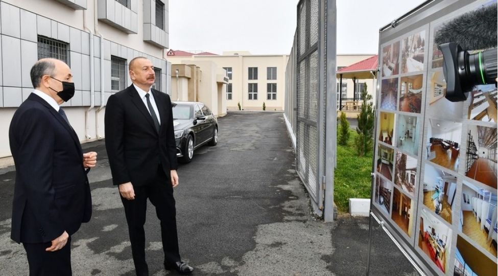 prezident-bakida-yeni-insha-edilmish-muasir-penitensiar-muessiselerde-yaradilan-sheraitle-tanish-olub