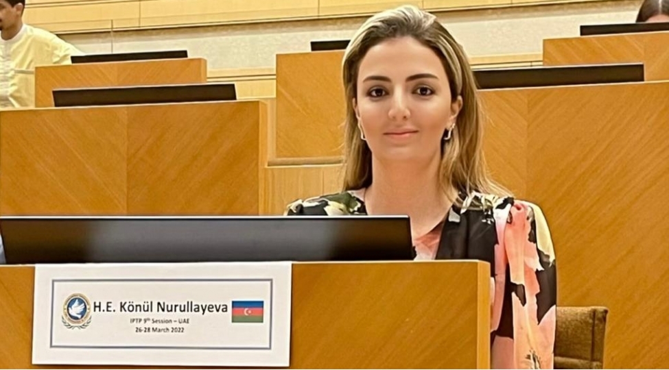 konul-nurullayeva-beynelxalq-teshkilatin-iclasinda-postmunaqishe-dovrunun-realliqlarindan-danishib-foto