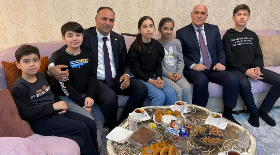 xetai-rayonunda-aprel-doyushleri-shehidlerinin-aileleri-ziyaret-olunub-foto