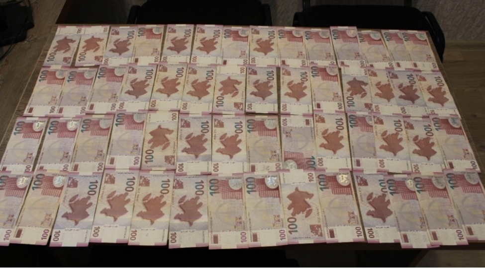 e-manatdan-32-000-manat-ogurlayanlar-tutularaq-istintaqa-teqdim-edilibler
