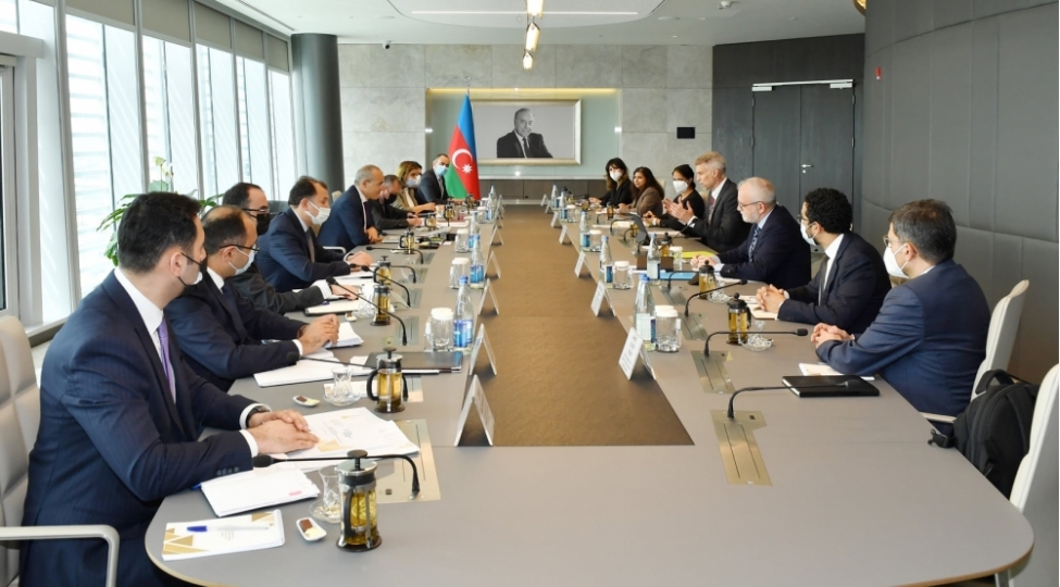 mikayil-cabbarov-dunya-bankinin-regional-direktoru-ile-gorushub-foto