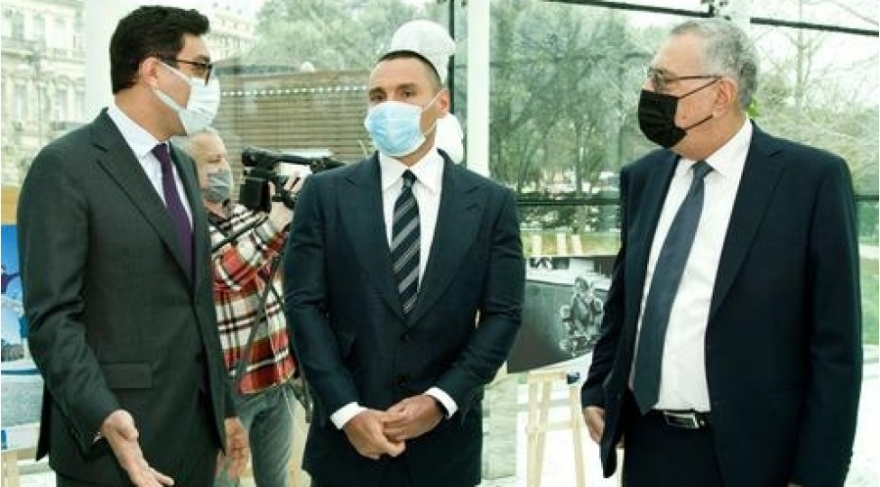 beynelxalq-foto-musabiqesinin-finalchilarinin-sergisi-achilib-foto