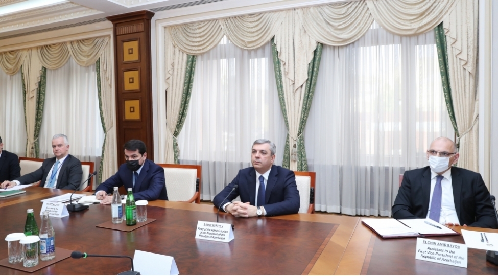 elaqelendirme-qerargahinda-fransanin-aparici-shirketlerinin-numayendeleri-ile-gorush-kechirilib-foto