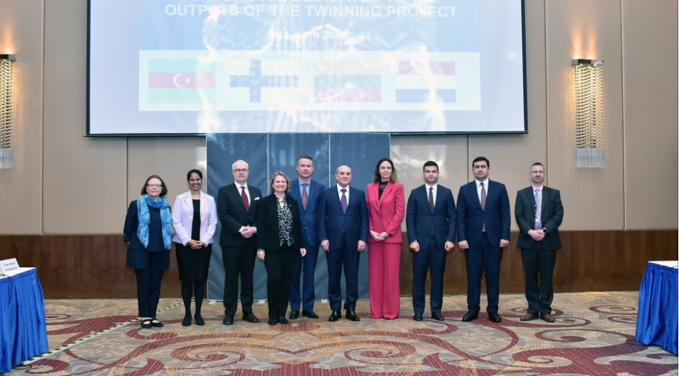 dovlet-statistika-komitesive-iqtisadiyyat-nazirliyi-yaninda-dovlet-vergi-xidmetine-destektvinninq-layihesi-basha-chatib-foto