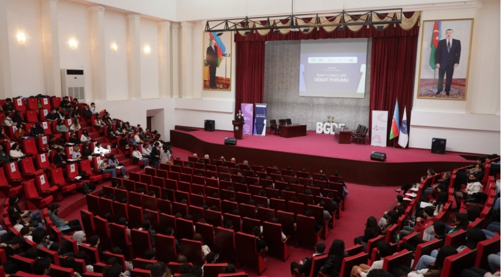baki-gencler-debat-forumu-qish-movsumu-layihesi-ugurla-basha-chatib-foto