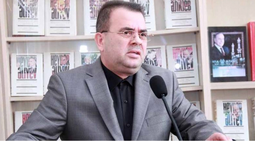 yunus-oguzun-yeni-kitabi-chapdan-chixib-foto