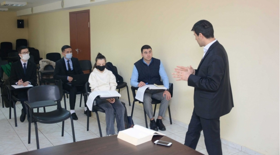 ilahiyyat-institutunda-ozbek-telebeler-derslerde-ishtirak-edecek-foto