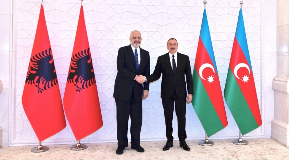 prezidentin-albaniyanin-bash-naziri-ile-tekbetek-gorushu-olub