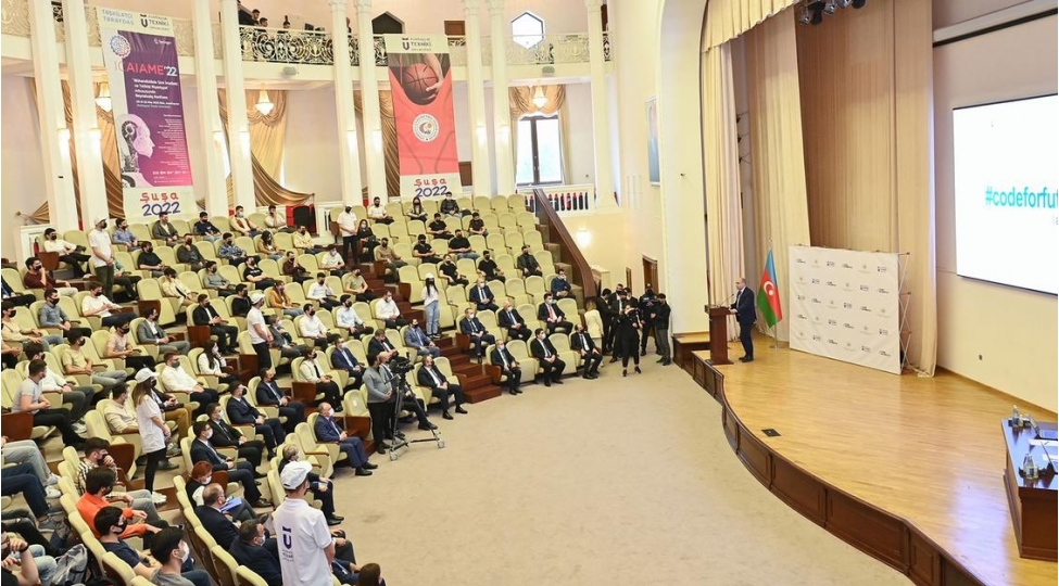 tehsil-naziri-code-academynin-mezunu-olan-aztu-telebelerine-diplomlari-teqdim-edib-foto