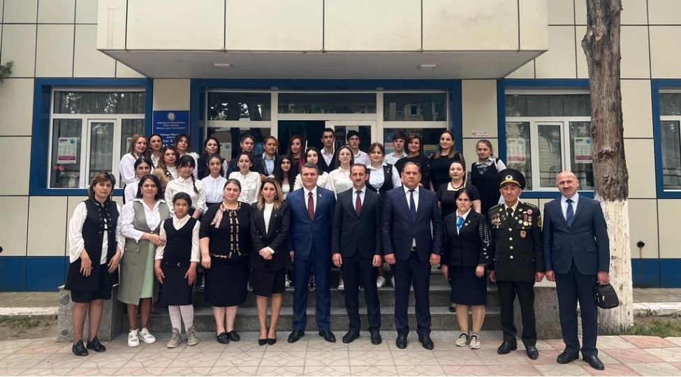 deputat-muellimlerle-gorushub-foto