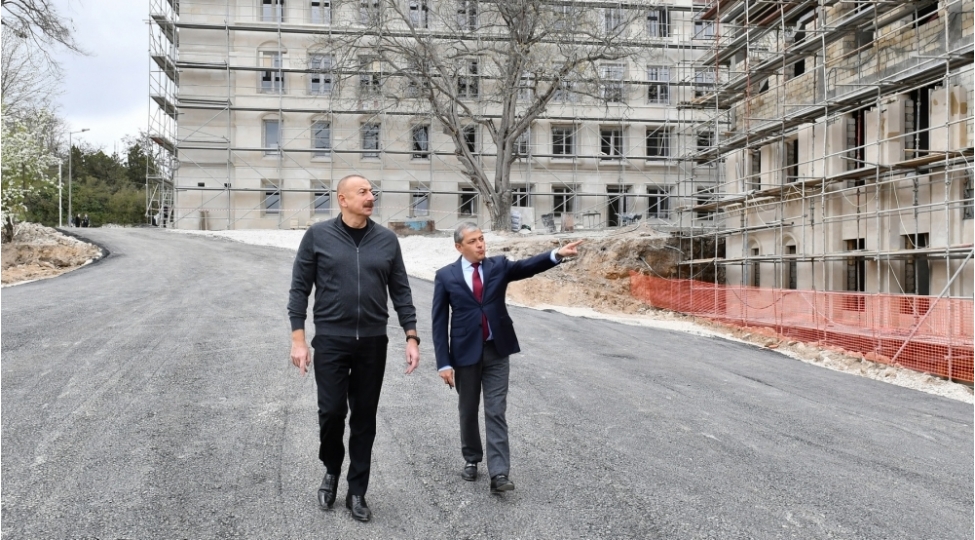 prezident-shushada-inzibati-binanin-esasli-temiri-ve-konfrans-zalinin-tikintisi-ile-tanish-olub-foto