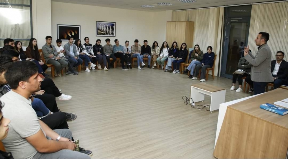 qht-emekdashlarinin-media-ve-pr-bacariqlarinin-artirilmasi-layihesinin-birinci-hissesi-basha-chatib-foto