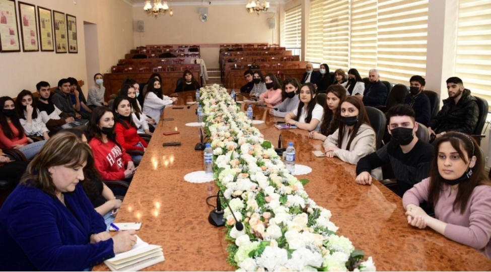 media-nin-icrachi-direktoru-bsu-nun-telebeleri-ilegorush-kechirib