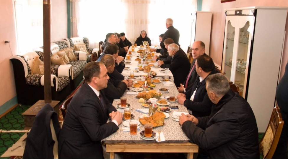deputat-goranboyda-shehid-aileleri-ile-gorushub