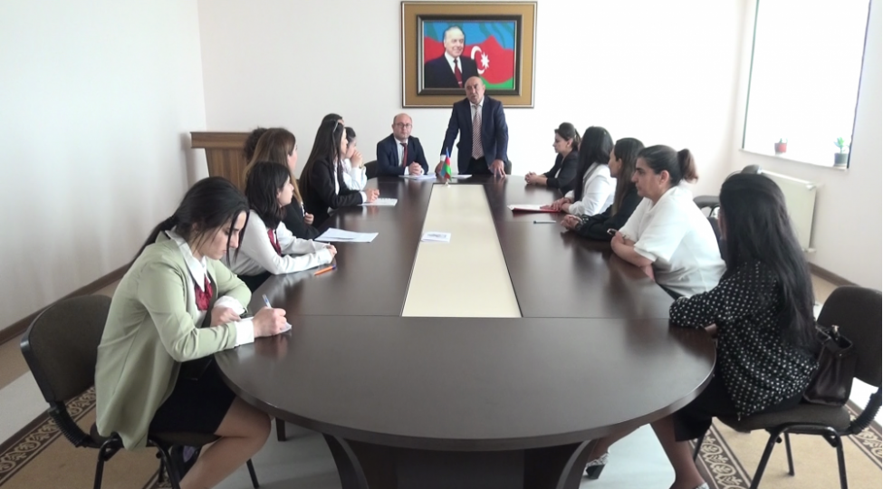irevan-muellimler-seminariyasinin-140-illik-yubileyine-hesr-olunmush-deyirmi-masa-foto