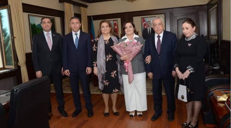 professoraygun-attarla-gorush-kechirilib-foto