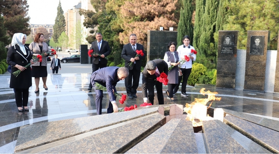turkiyenin-bash-konsulu-naftalanda-olub-foto