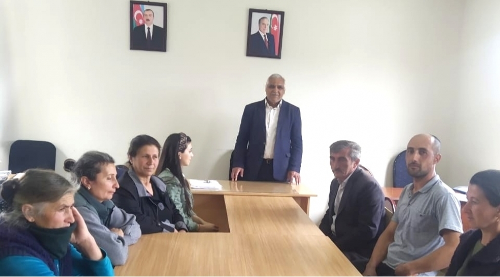 yap-dashkesen-rayon-teshkilati-erazi-partiya-teshkilatlarinda-sakinlerle-gorushleri-davam-etdirir-foto