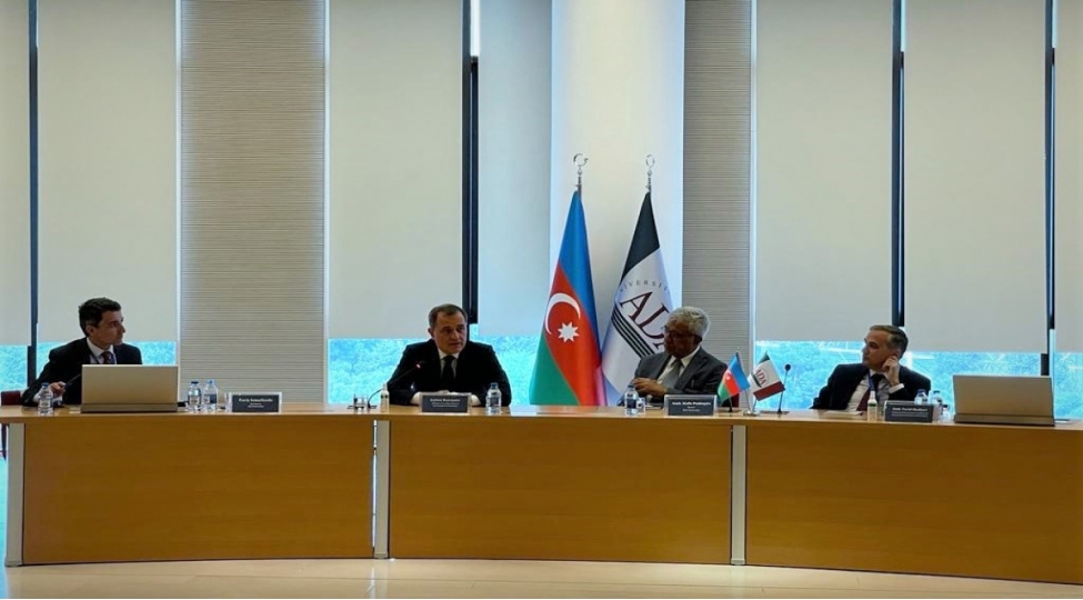 ceyhun-bayramov-cenubi-qafqaz-inkishaf-ve-emekdashliq-beynelxalq-konfransinin-ishtirakchilari-ile-gorushur-foto